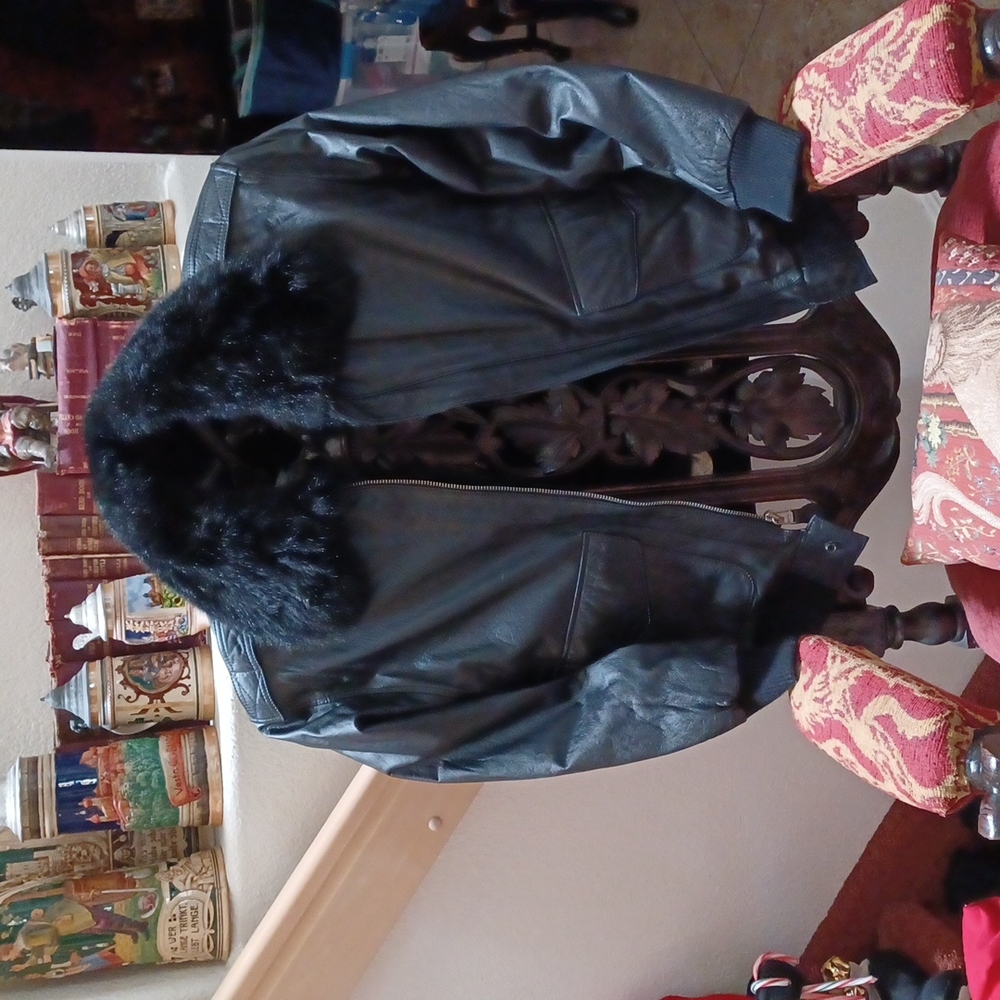 Man's leather and fur jacket - Picture 2 of 5